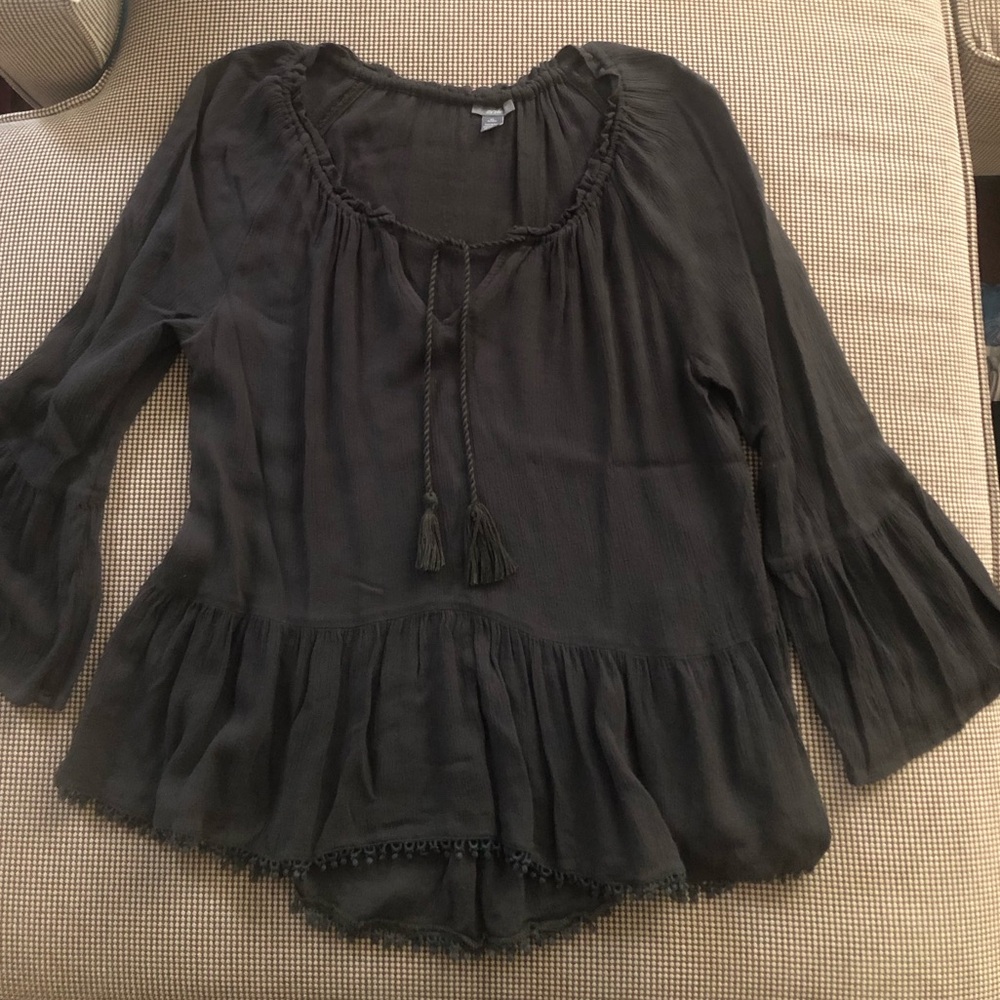 Aerie bohemian style shirt, bell cuffs. Size xs, charcoal grey.